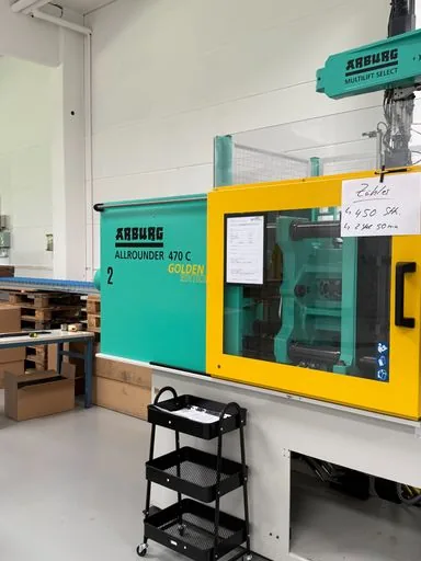 Spritzgussmaschine Arburg Allrounder 470 C in der Produktion